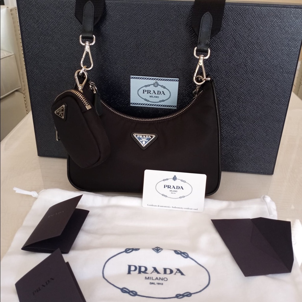 Prada Re-Edition 2005 shoulder Bag